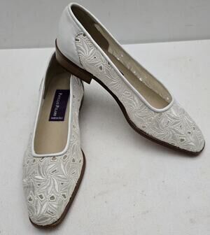 Phyllis Poland Lace Flats Made in Italy Off-White Pearlized Leather Trim Sz 7B